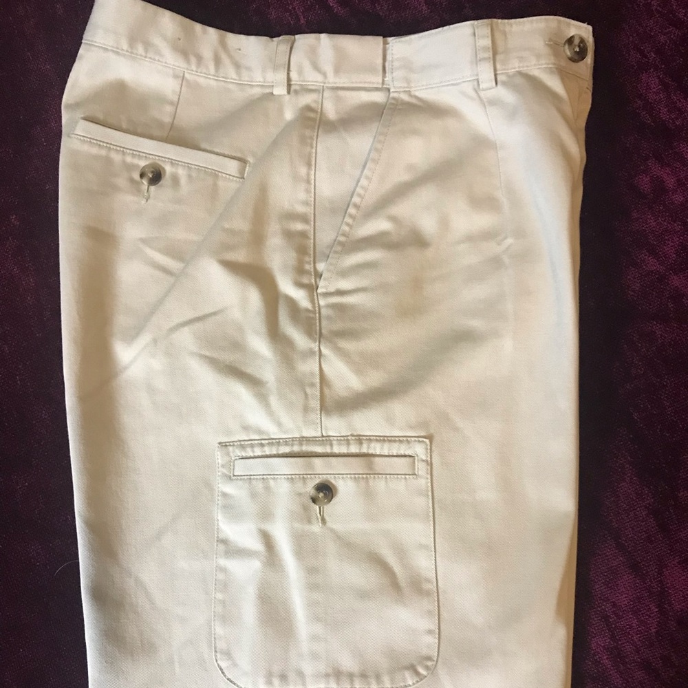 Women’s ll Bean khaki cargo shorts original fit